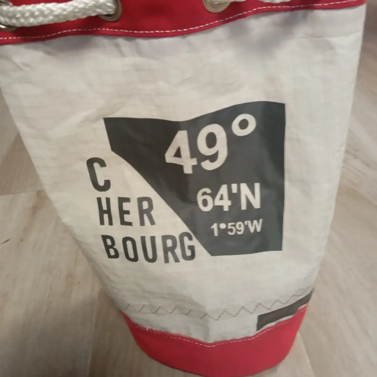 sac baluchon marin en toile de voile recyclée de Cherbourg