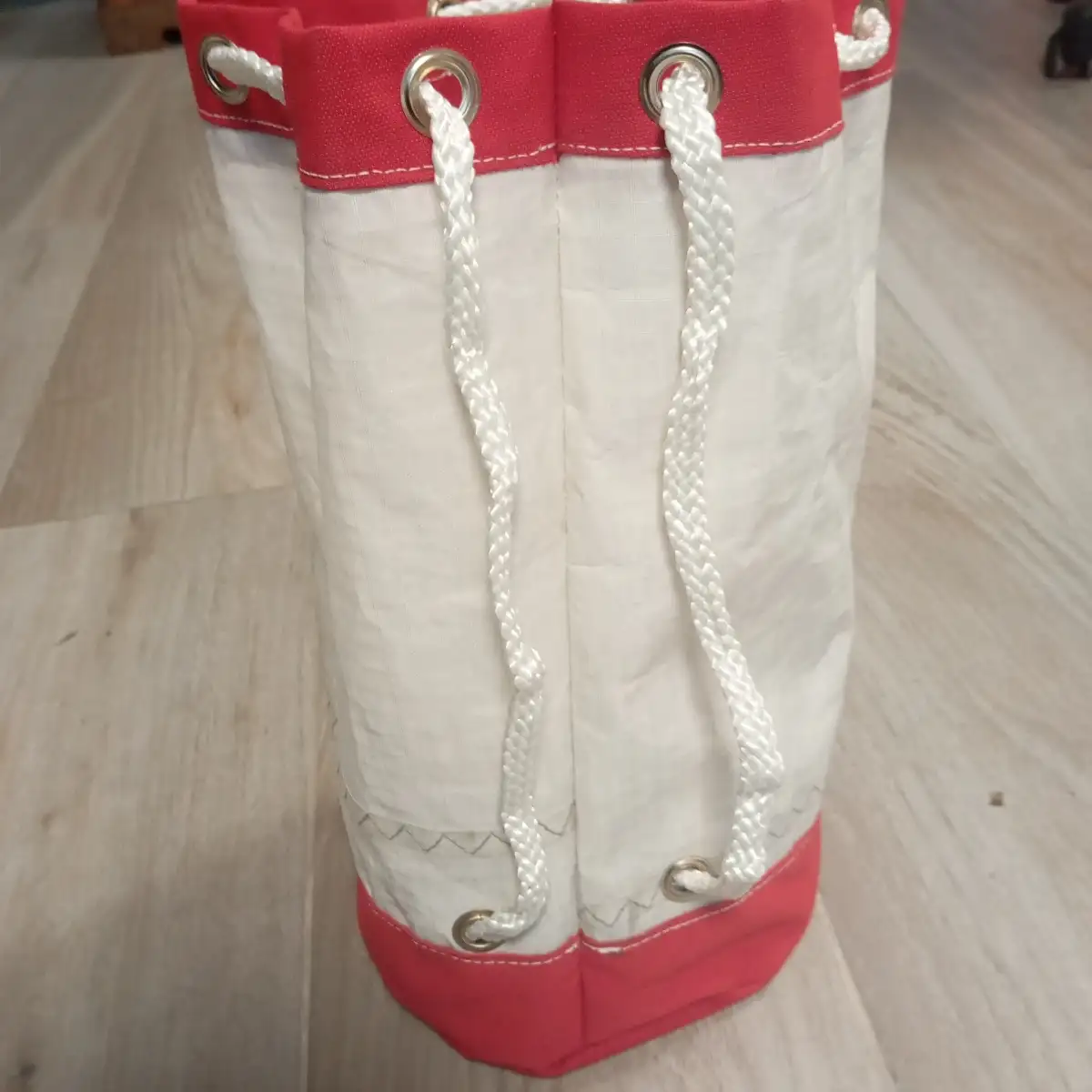 sac baluchon marin en toile de voile recyclée de Cherbourg