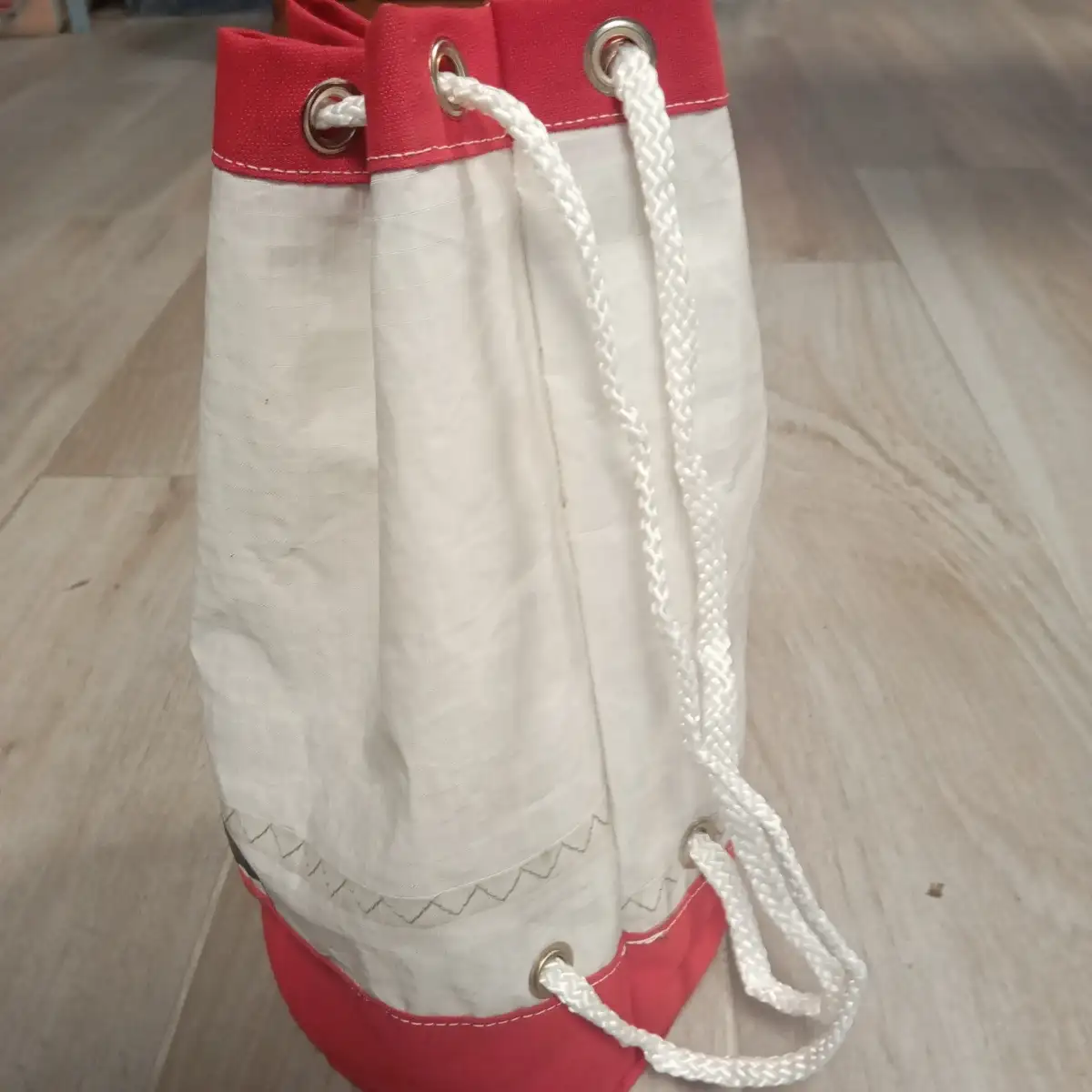 sac baluchon marin en toile de voile recyclée de Cherbourg