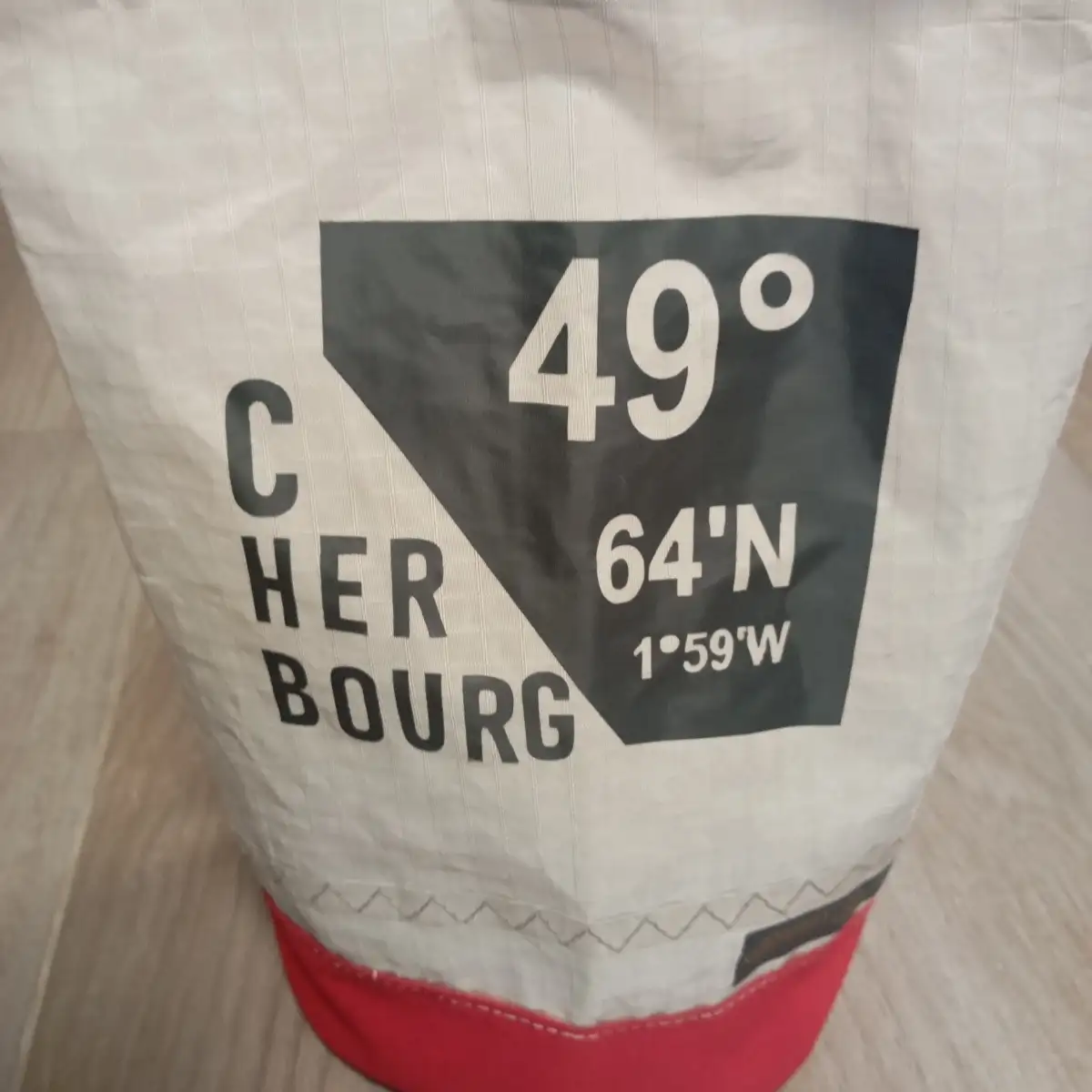 sac baluchon marin en toile de voile recyclée de Cherbourg